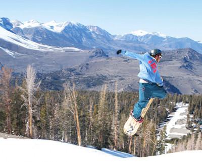 Austin Royer '10 和 his business partner Nick Gilson have built their snowboard-manufacturing business in Royer's hometown of New Berlin...