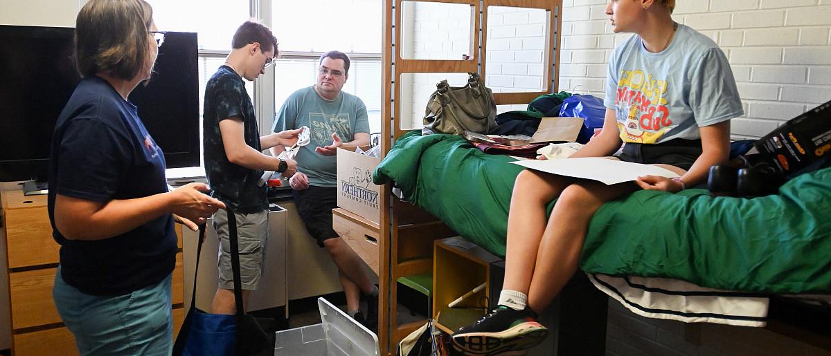 Image of first-year students moving in.