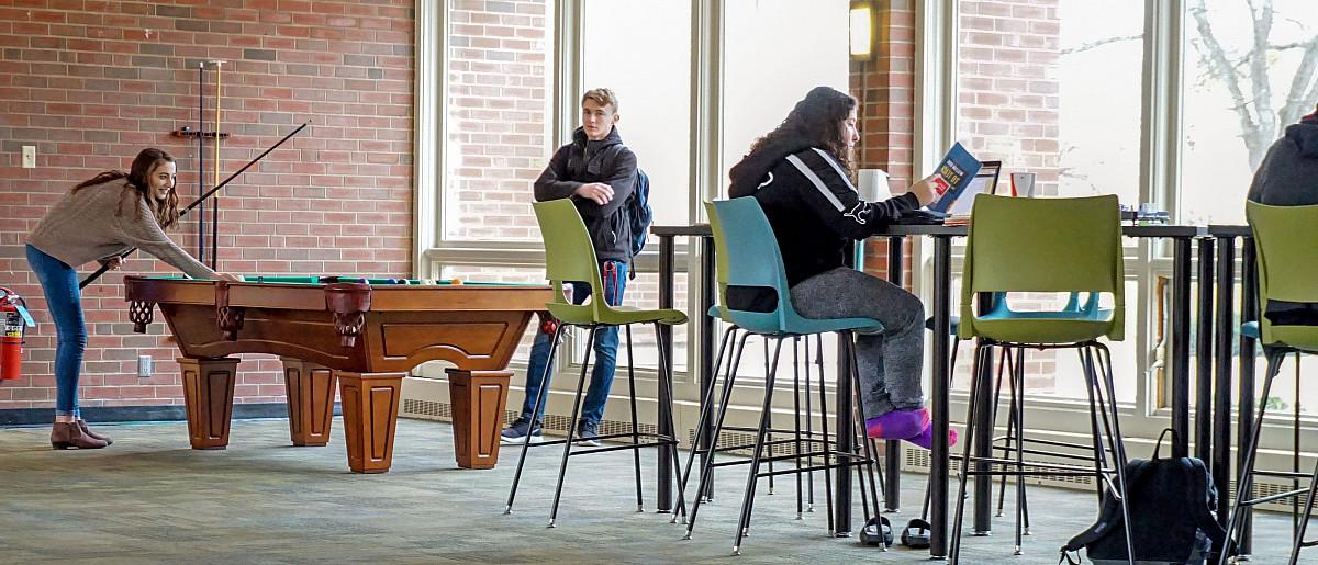 Image of first-year students moving in.