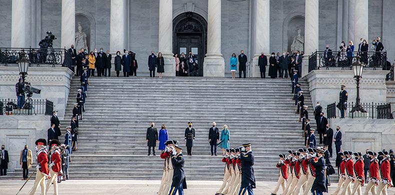 来自3d U的士兵.S. Infantry Regiment (The Old Guard) Fife and Drum Corps march during a 59th Presidential Inaugural in Washington,...