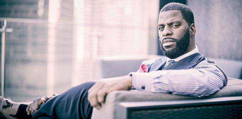 Che Rhymefest Kweku  seated